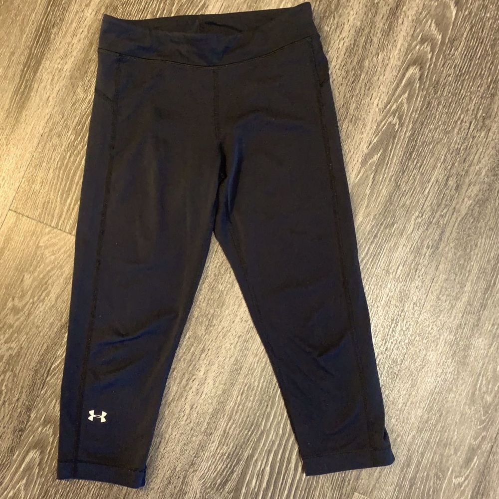 Under Armour black cropped leggings